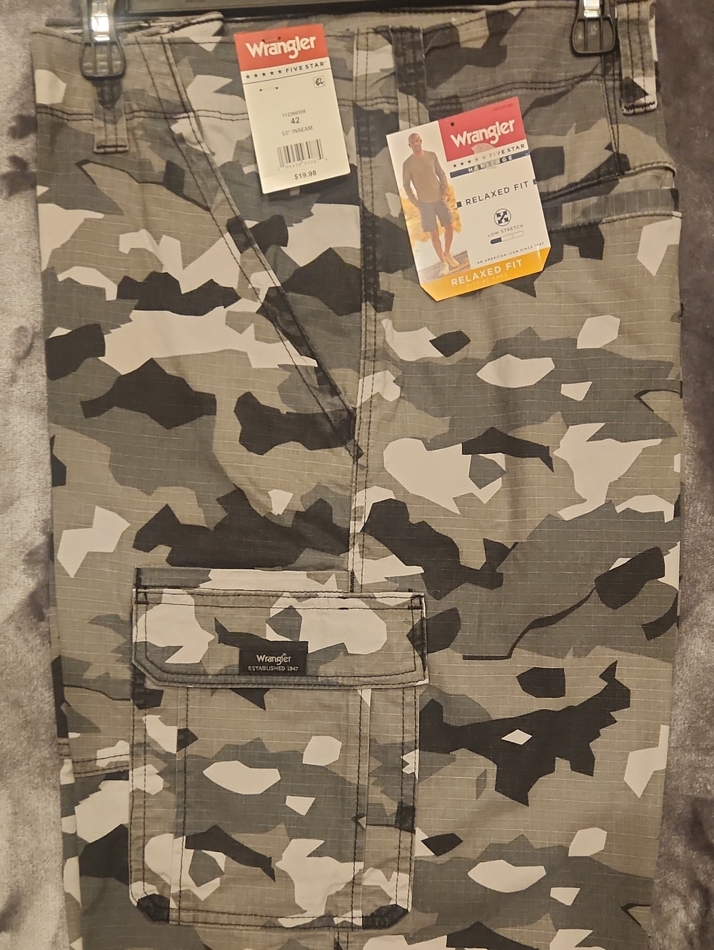 Wrangler Men’s Relaxed Fit Cargo Pants - Gray Camo